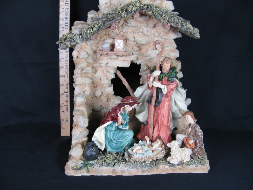 The First Christmas Nativity in OrgBox House of Lloyd Christmas Around The World - Image 3 of 4