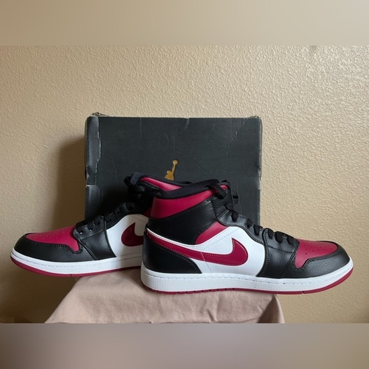 スニーカー NIKE Air Jordan 1 Mid Black Noble Red aw fw 19 2019 [WMNS] s-l500.jpg