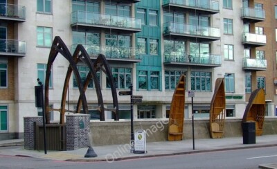 Photo 6x4 Boat sculptures Westminster Also provide shelter, on Albert Emb c2011