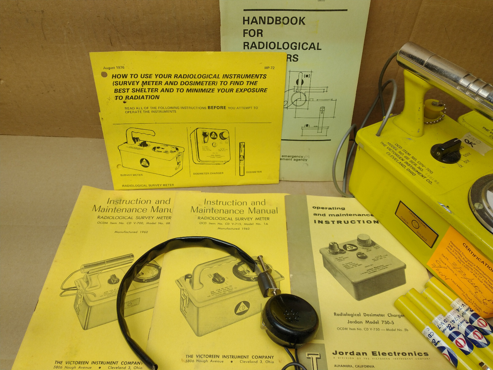 Victoreen geiger counter kit CDV777, includes CDV700/715, headphones