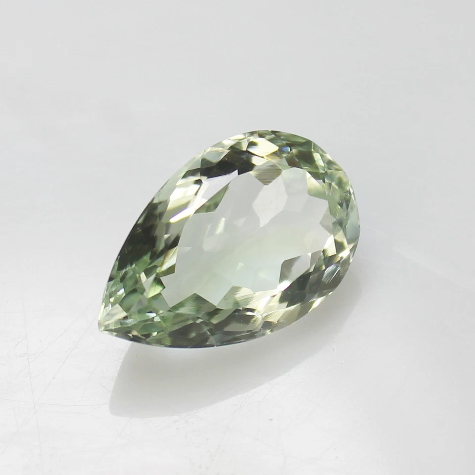Amatista verde facetada natural en forma de pera 8,40 quilates tamaño 18x10x7 mm Foto 2 de 4