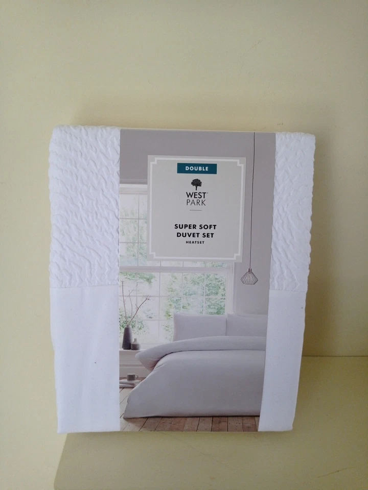 West Park Super Soft Duvet Set Double 200x200cm Heatset White Open Packaging - Image 2 of 4