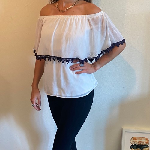 Blusa Charlie blanca fuera del hombro - Imagen 2 de 8