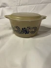 Vintage Pyrex Homestead 2.5 L Casserole Dish w Lid Blue / Tan  475-B