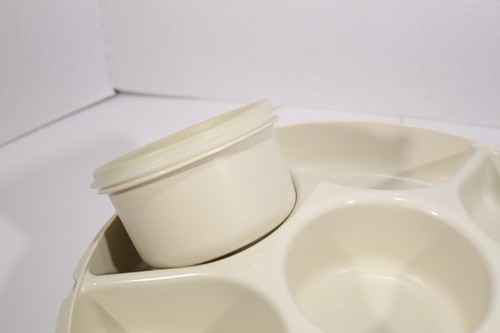 Bandeja para servir dividida Tupperware 1665-5 contenedor con tapa 1666 Veggie Dip 1667 - Imagen 5 de 15