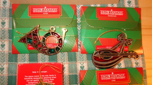 3 DE COLECCIÓN 1984 AVON Navidad NIEVE FANTASÍA JOYA TONO MÚSICA ADORNOS Y BELÉN - Imagen 3 de 7