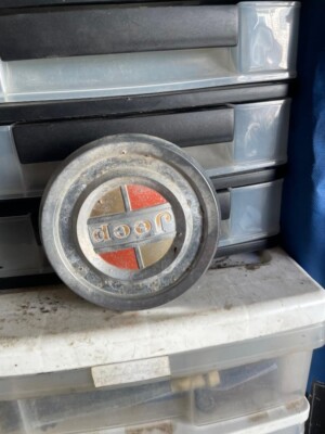 Jeepster Commando GRILL BADGE