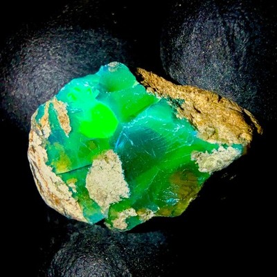 Fire Opal Edelstein, Äthiopischer Opal Roh, Schwarzer Opal Roh 8,5 Ct 16x13 mm