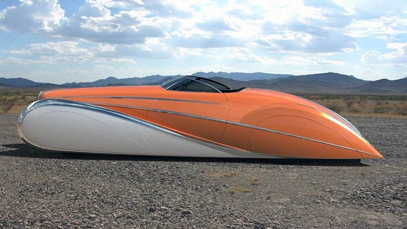 The side view shows off the car’s radical streamlining. 