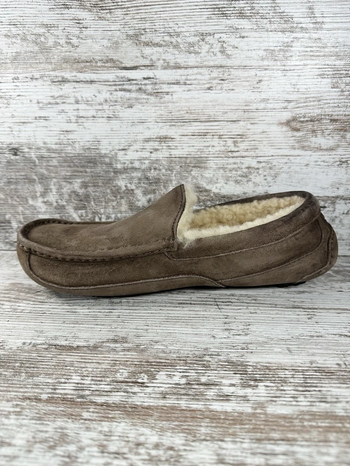 Men's UGG Ascot Brown Suede Sheepskin Lined Loafer Slippers Sz 9 - Image 3 of 4