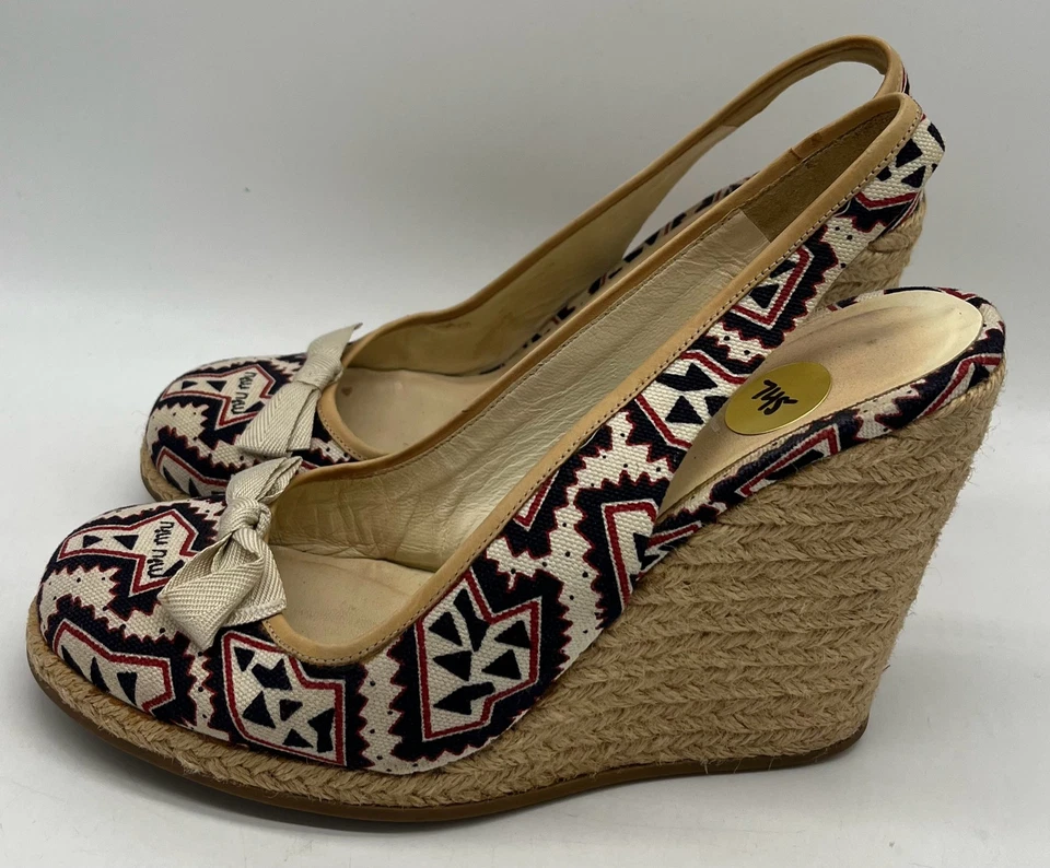 Miu Miu Logotipo Multicolorido Impresso Lona Slingback Wedge Espadrille tamanho 38.5 - Imagem 3 de 4