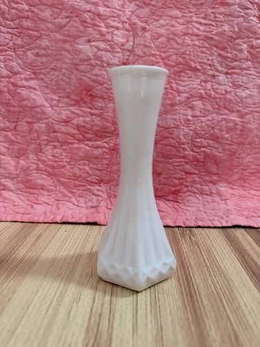 Vintage Hoosier Glass Milk Glass 6" Tall White Bud Vase #4063-C Nice Condition