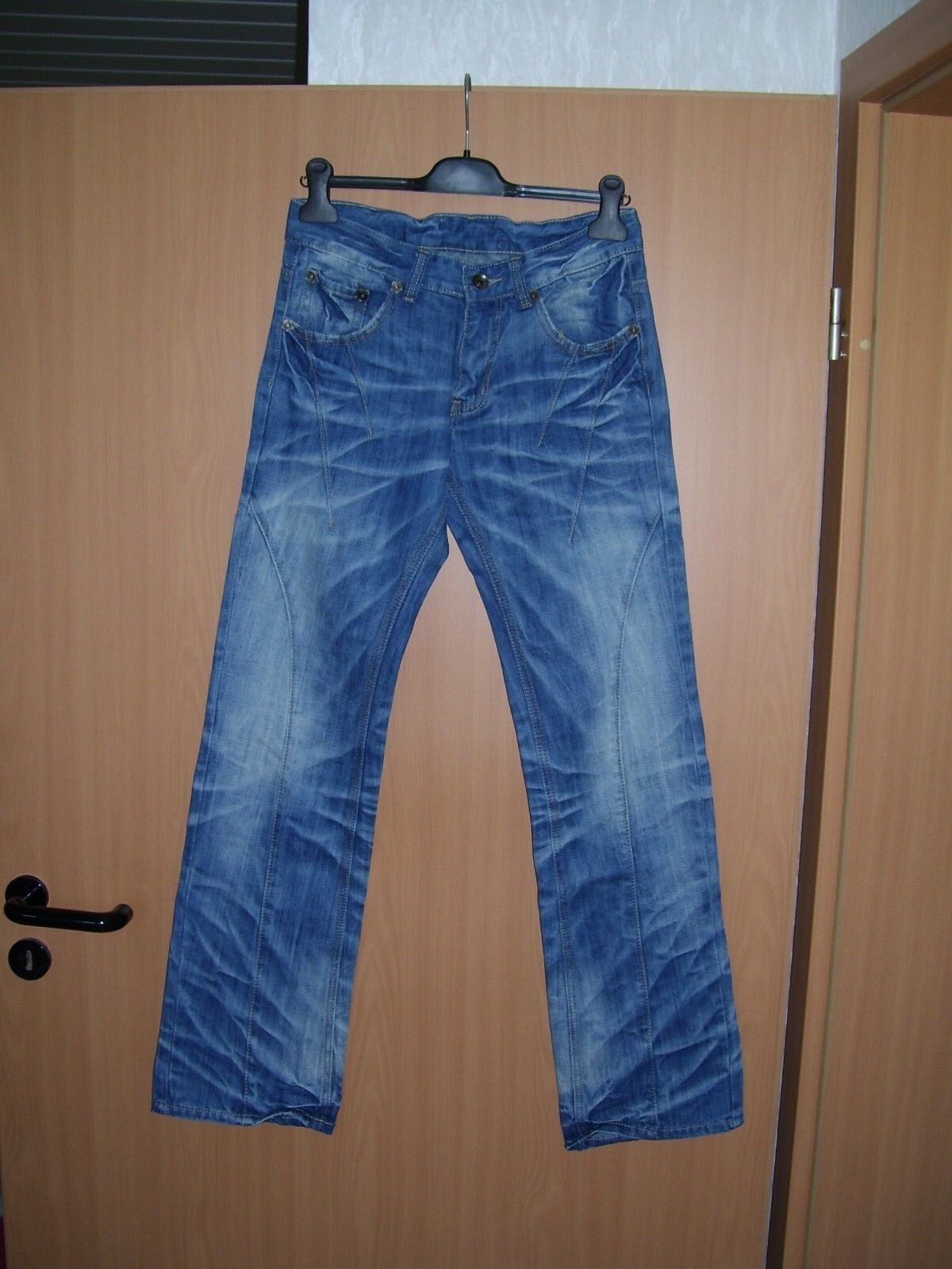 Herren Jeans blau used look Nieten Falten gerades Bein W31 W32 L34 neu