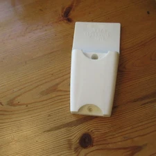 Pampered Chef #1075 Wall Mount Holder for Kitchen Shears Scissors White Only