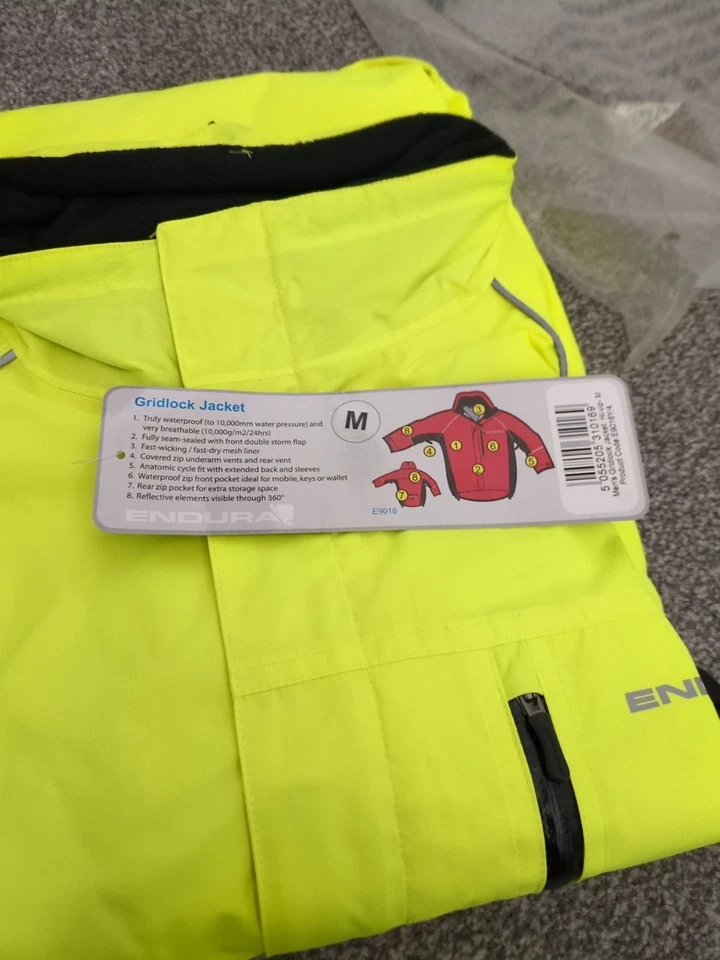 Endura Gridlock Hi-Viz Fluorescent Yellow Cycling Jacket Size M. New & Sealed. - Image 3 of 4