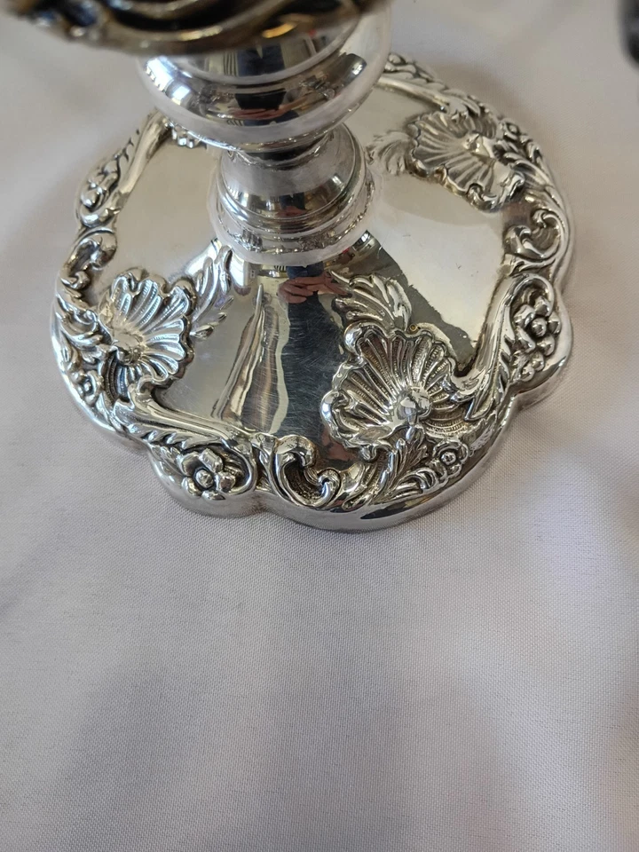 Candelabro de prato de prata vintage ornamentado 5 velas peça central com gotejamento - Imagem 3 de 4