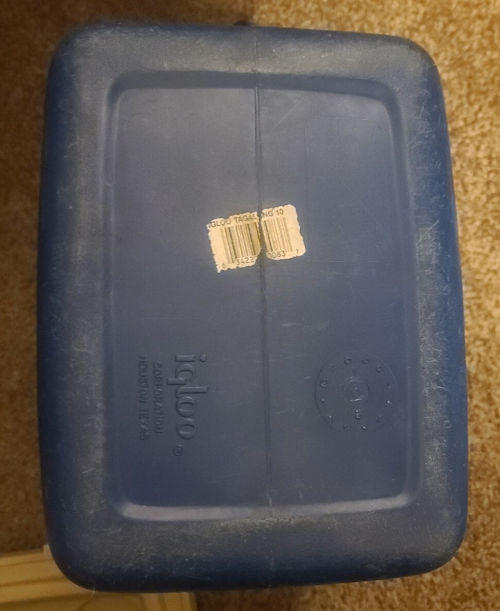 VINTAGE IGLOO TAG-ALONG 10 COOLER W/CARRYING STRAP Navy Blue, Wrong Lid But Fits