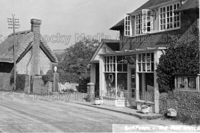 Ftt-4 Die Post mit Zapfsäule, Burpham, Sussex. Foto
