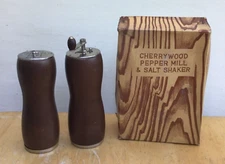 New in Box Vintage CHERRYWOOD PEPPER MILL AND SALT SHAKER Solid Wood MCM Japan