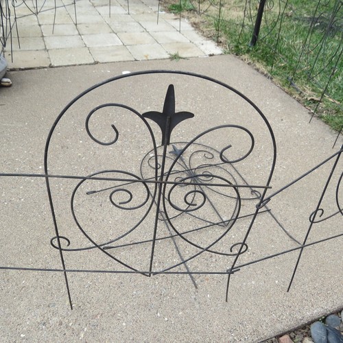 Victorian 12 piece 16w 18H  Arch Garden Fence Metal Wire 192" Link Fleur-de-lis