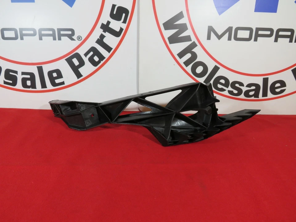 Soporte de montaje para guardabarros delantero izquierdo GRAND CARAVAN CHRYSLER TOWN&COUNTRY NUEVO MOPAR Foto 3 de 4