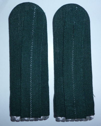 HOMBRO ALEMANIA ORIENTAL. VERDE OSCURO. UNIDADES JURÍDICO-MÉDICAS OFICIALES JUNIOR. - Imagen 2 de 2