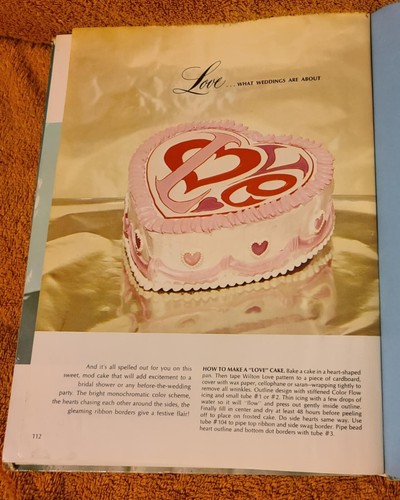 Vtg 1970's Wilton Book of Wedding Cakes 1972, 112 pgs recipes & cake decorating - Picture 2 of 11