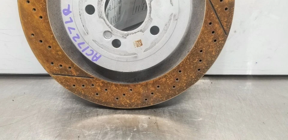 18 MERCEDES BENZ AMG GT 190 BASE FRENO ROTOR TRASERO IZQUIERDO CONDUCTOR Foto 3 de 4