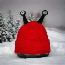 Schöne Kindermütze mit Schneckenaugen in ro...