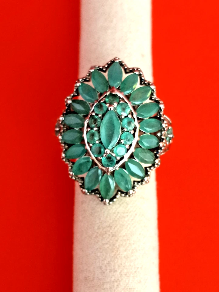 Anillo de esmeralda Socoto de 3,20 quilates en platino sobre plata de ley talla 7 Foto 3 de 4