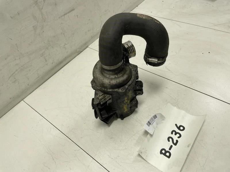 2007 2010 BMW X5 E70/FE43 ENGINE WATER PUMP W/ COOLING INLET&THERMOSTAT PIPE - Image 3 of 4