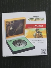 Star Wars The Mandalorian Badge Din Grogu's Mudhorn Rondel Magnetic Pin Box 3.5"