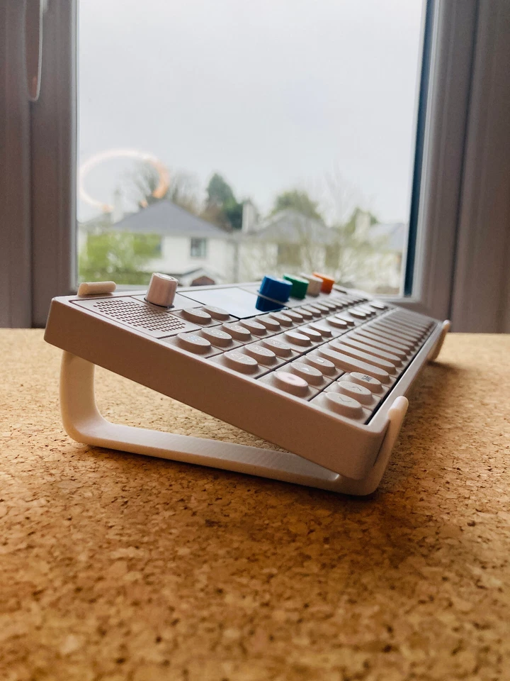 Teenage Engineering OP-1 15 deg Non-Slip Tilt Stands + Stubby Control Knobs Set - Bild 3 von 4