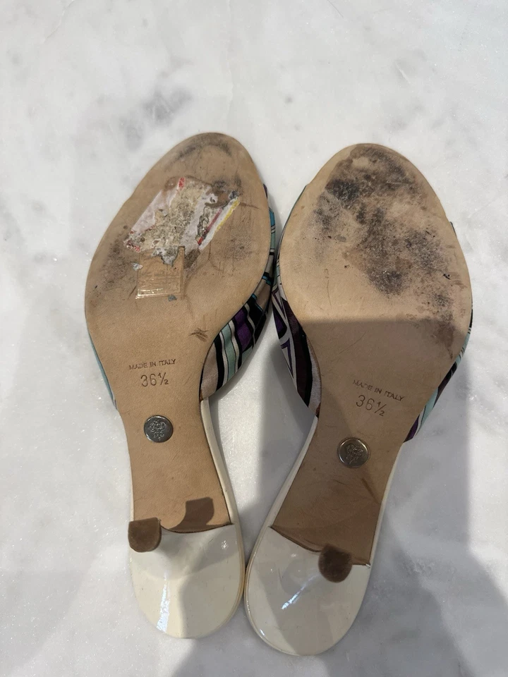 EMILIO PUCCI SATIN AQUA PRINT WHITE PATENT LEATHER HEELS - Image 4 of 4