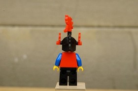 LEGO Castle Dragon Knight Master Minifigure Red Plume 6078 6076 Vintage cas017a