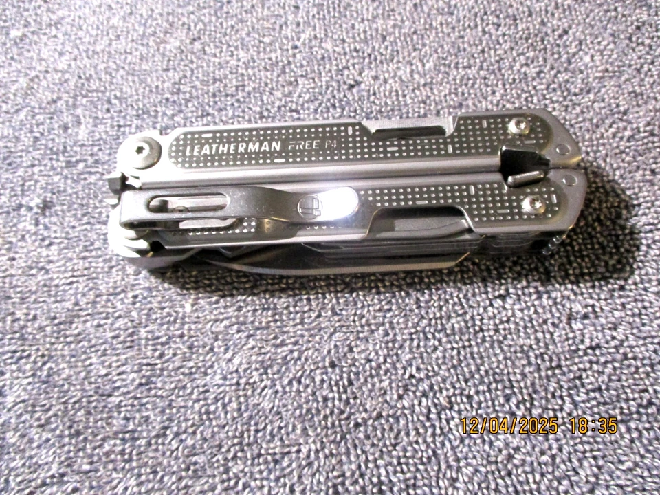 Clipe de bolso aposentado Leatherman USA Free P4 SS multi-ferramenta com bainha ESTADO PERFEITO - Imagem 2 de 4