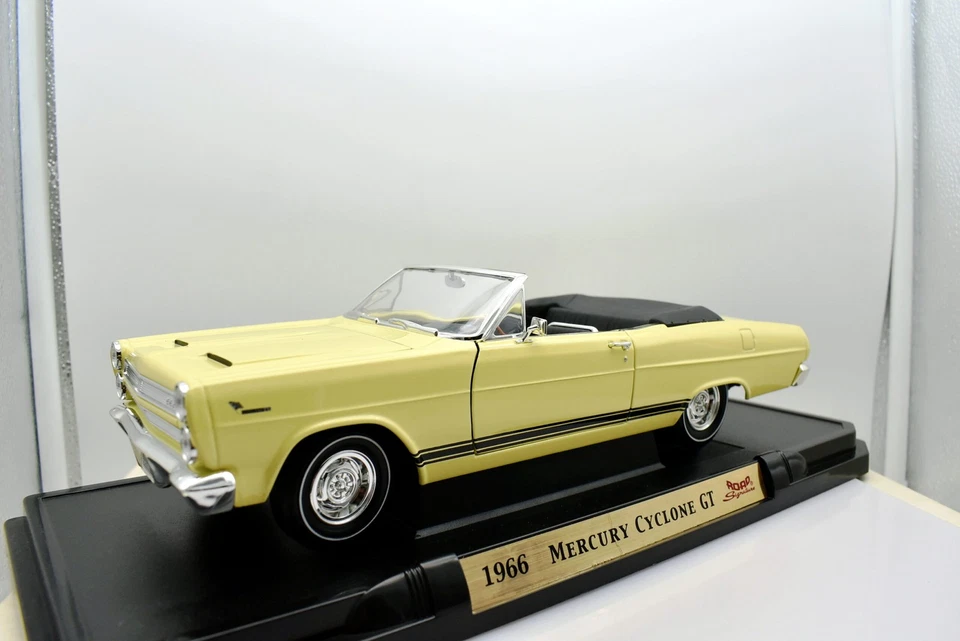 American Cars Model 1:18 Mercury Cyclone Diecast Road Vehicles - Image 4 of 4