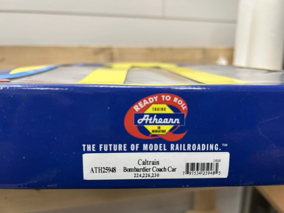 Raro Nuevo Athearn 25948 CALTRAIN Bombardier Coach Car Set #224, 226, 230 HO Escala Foto 2 de 2