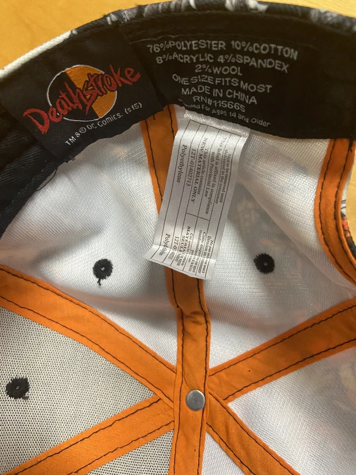 Gorra de ala plana con cierre a presión Deathstroke DC Comics Foto 4 de 4