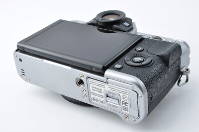 MINT] Fujifilm Fuji X-T20 Mirrorless Digital Camera XF18