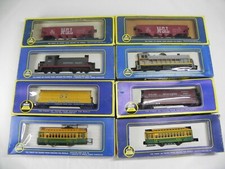 AHM HO Scale 8 Piece Electric Train Lot Boxcars Trolley