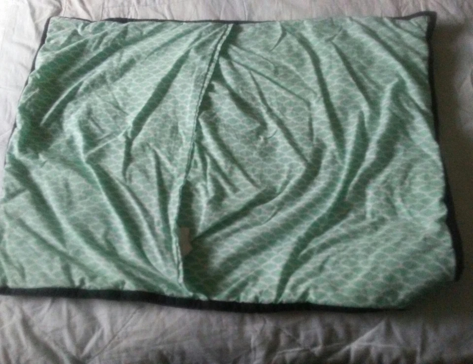 PB 青少年青绿色灰色黑色绗缝双面枕套 26x20 — 第 4/4 张图片