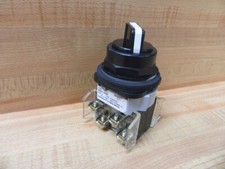 Allen Bradley 800H-HR2B 2-Pos Switch 800HHR2B W/ 2 800T-XA