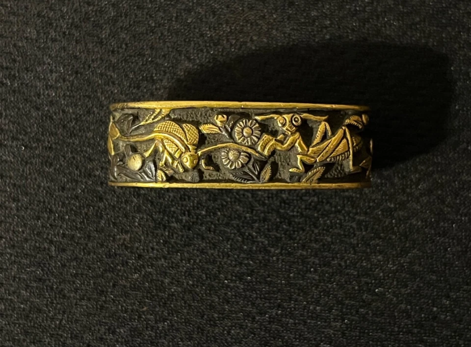 Antigua Espada Japonesa FUCHI -SHAKUDO Y ORO Katana Tosogu - Motivo MANTIS ORADORA Foto 2 de 4