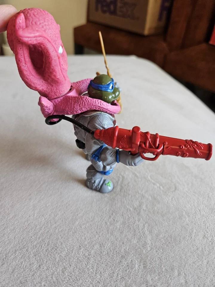 1995 TMNT NINJA TURTLE ADVENTURES DEEP SEA DIVER LEO ACTION FIGURE OCTOPUS SWORD - Image 3 of 4