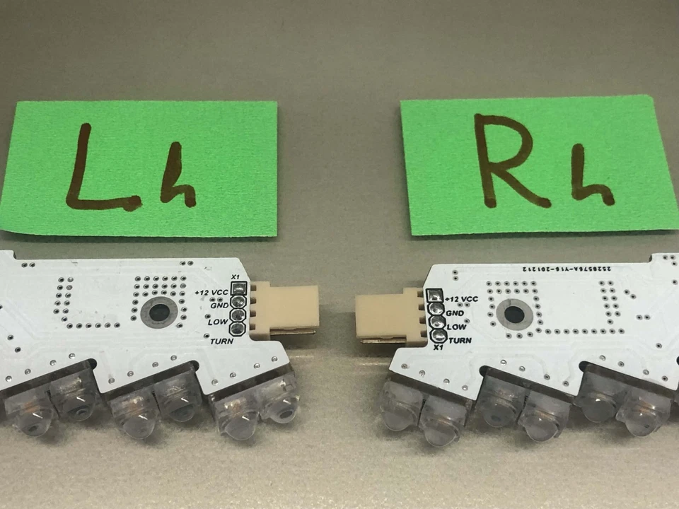 Subaru Forester SG5 SG9 (2005-2007) DRL y señal de giro secuencial delantera Foto 4 de 4