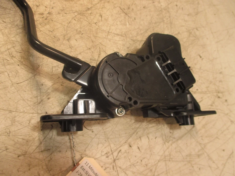 Mitsubishi Galant ES 2011 OEM gasolina combustible pedal de aceleración  Foto 3 de 4