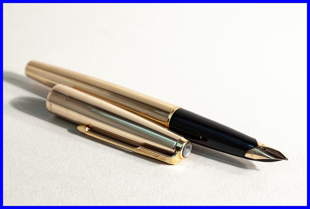 Parker No 65 Fountain Pen in Gold with Medium 14K 585 Gold Nib