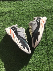 yeezy 700 wave runner sizing