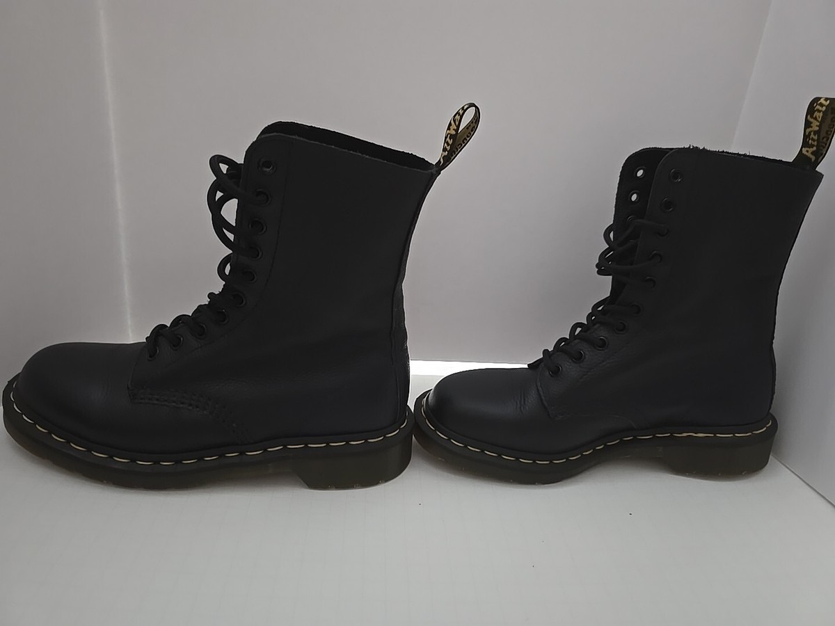 Dr martens Women's 22524 Black Polished Smooth Boots Size 8. #S6